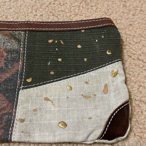 NWT Uchi Hattie Gold Splattered Canvas Wristlet Recycled Clutch Leather Metallic - Picture 5 of 12